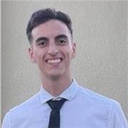 Insignante di Educazione fisica argentino con cittadinanza italiana apassionatto per i sport e allenatore di tenis