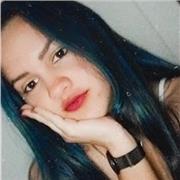 Trabaja como niñera ayudando con las tareas escolares