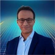 Soy profesional del diseño web, branding e Inteligencia Artificial aplicada.
