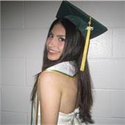 Tengo un nivel alto en inglés ya que viví 4 años y me gradué en Estados Unidos, Los niños pequeños se me dan genial