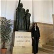 Abilitata alla professione forense propone lezioni di diritto (civile, penale, procedura civile, deontologia)