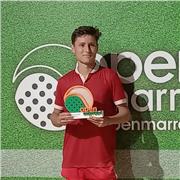 TENISTA PROFESIONAL, IMPARTE CLASES PARTICULARES