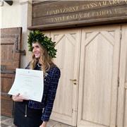 Insegnante di scuola media ed elementare, laureata in giurisprudenza, offre ripetizioni di diritto e economia a studenti della scuola superiore