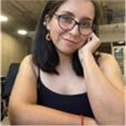 Profesora de Química. Licenciada en ciencias con mención en química de la Universidad de Chile. Con experiencia en docencia
