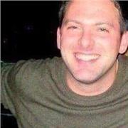 laureato in giurisprudenza impartisce lezioni di diritto ad alunni di scuole superiori, ad alunni universitari