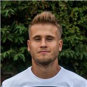 Laureato in Lettere e laureando in Storia per lezioni di Italiano, Storia e Geografia