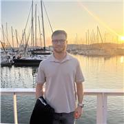 Profesor titulado en fisioterapia con ganas de enseñar y ayudar a otros sobre sanidad relacionado con la fisioterapia.