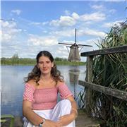 Alumna con matrícula de honor en bachillerato. Puedo impartir tanto materias de ciencias como de letras a todos los niveles de Instituto