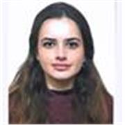 Estudiante de Derecho y Estudios Internacionales, con premio de excelencia académica en bachillerato y un 13,83 en la EBAU. 