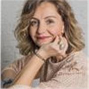 Profesora de Cocina Terapeutica y Nutricionista.Enseño a  aquel que quiera aprender a comer y cocinar sano para mejorar su salud