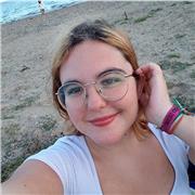 Profesora de ingles para nivel de ESO, soy una estudiante de segundo de bachillerato y estoy cursando un C1 en una academia.