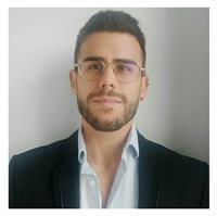 Digital artist e ui designer impartisce lezioni di photoshop per studenti di tutte le età