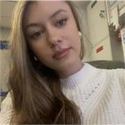 Studentka pedagogiki udziela korepetycji z polskiego – rozprawki, lektury, przygotowanie do sprawdzianów