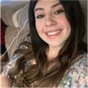 Profesora bilingüe de inglés imparte clases