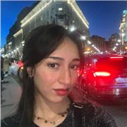 Hablo bien francés y soy bueno enseñando gramática y conceptos básicos.