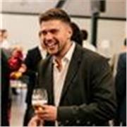 Traductor disponible todas las tardes de lunes a jueves y findes por la mañana (bajo previo aviso)