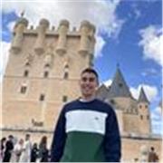 Actualmente juego en tercera refe, me he formado en las categorías inferiores Del Real Valladolid 