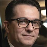 An experienced English teacher with an opeb schedule.