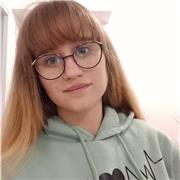 Je donne des cours de soutien scolaire en ligne pour les enfants.