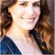 Attrice insegna inglese in modo facile e divertente per adulti