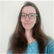 Me defino como una persona apasionada por la estética y la belleza. Soy creativa e intento aunar el arte y las nuevas tecnologías para enseñar a los más pequeños.