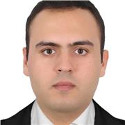 Docteur et professeur universitaire qui donne des cours et un service d´assistance aux études