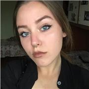 Salve a tutti, sono una studentessa di CIM (comunicazione, innovazione e multimedialità) presso l'Università di Pavia.
Sono madrelingua italiana, ma ho un'ottima conoscenza della lingua inglese e di tutte le materie umanistiche