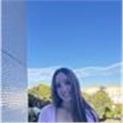 Simpática, alegre, proactiva, risueña, sociable, responsable, puntual, animada