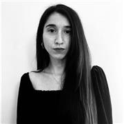 Laureata in Lingue e letterature straniere offre lezioni di Letteratura italiana