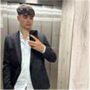 estudiante que está acabando bachillerato científico con título de b2 en inglés tras residir un año en EEUUy castellano nativo 