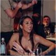 Docente impartisce lezioni di Italiano per stranieri