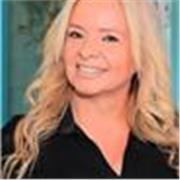 Solicita maestra de historia