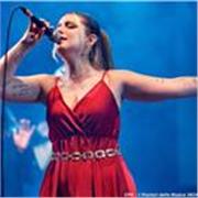 Diplomata al CPM Music Institute in Canto Pop-Rock, propone lezioni di canto per i livelli Base, Intermedio o Avanzato