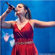 Diplomata al CPM Music Institute in Canto Pop-Rock, propone lezioni di canto per i livelli Base, Intermedio o Avanzato