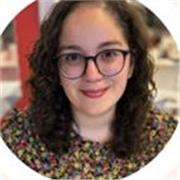 Me considero una persona responsable, comprometida, creativa y con gran vocación por la enseñanza. Disfruto acompañando a los niño