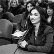 Offro aiuto compiti per scuole medie e supporto in materie umanistiche e lingue.