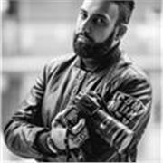 Fotografo freelance con diversi anni di esperienza offre lezioni private di fotografia digitale sia base che pro
