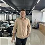 Puedo ayudar con clases de programación y portugués. 