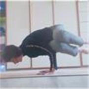 Insegnante di yoga vinyasa dinamico e rocket yoga e yoga in gravidanza. per tutti i livelli