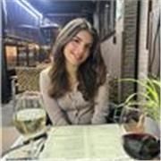 profesora de inglés con titulación de B2 imparte clases