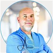 Imparto formación accesible y sin jerga en inteligencia artificial, para personas sin experiencia.