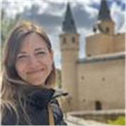 Psicóloga y counsellor, con formación en pedagogía para enseñar español a niños, jóvenes y adultos extranjeros.