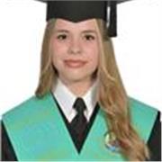 Graduada en Magisterio, mención en Pedagogía Terapéutica (alumnos con necesidades educativas). Todas las materias (Primaria/Secun)