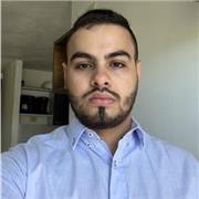 Profesor de ciencias ambiental con capacidad de enseñar con la práctica