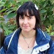 Profesora de inglés impartiendo clases para niños y jóvenes de Instituto
