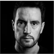 Sono un fotografo professionista a cui piace insegnare la Fotografia digitale e analogica partendo dalle basi fino a tecniche di livello più avanzato, affinché più persone possibile possano appassionarsi a questo bellissimo mondo di fantasia e creatività!