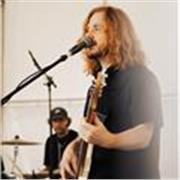 Ready to master your favourite songs? I'll help you take your guitar or bass playing to the next level! 