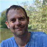 Erfahrener Mathe Lehrer, der Kinder aller Altersgruppen unterrichtet