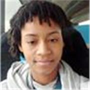 Profesora de matemáticas apta para ayudar divertida y pacientemente a niños