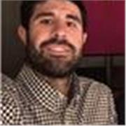 Soy una persona que me considero paciente, empático, respetuoso y organizado. Cualidades que considero muy importantes en la profesión a la que me dedico. Además, en el aula soy una persona proactiva con la capacidad de observación, análisis, síntesis y e